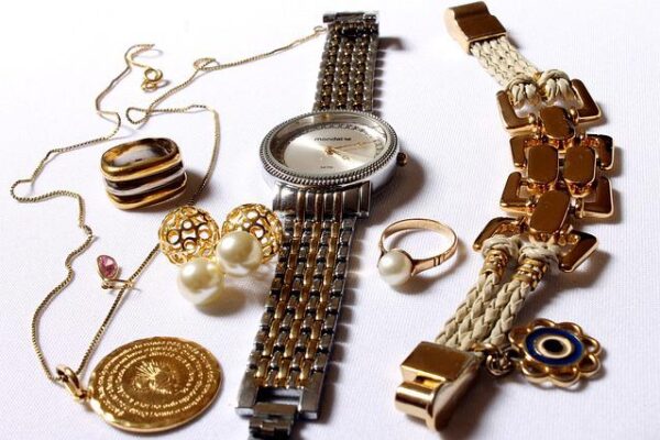 Her finder du de bedste ure og smykker på nettet